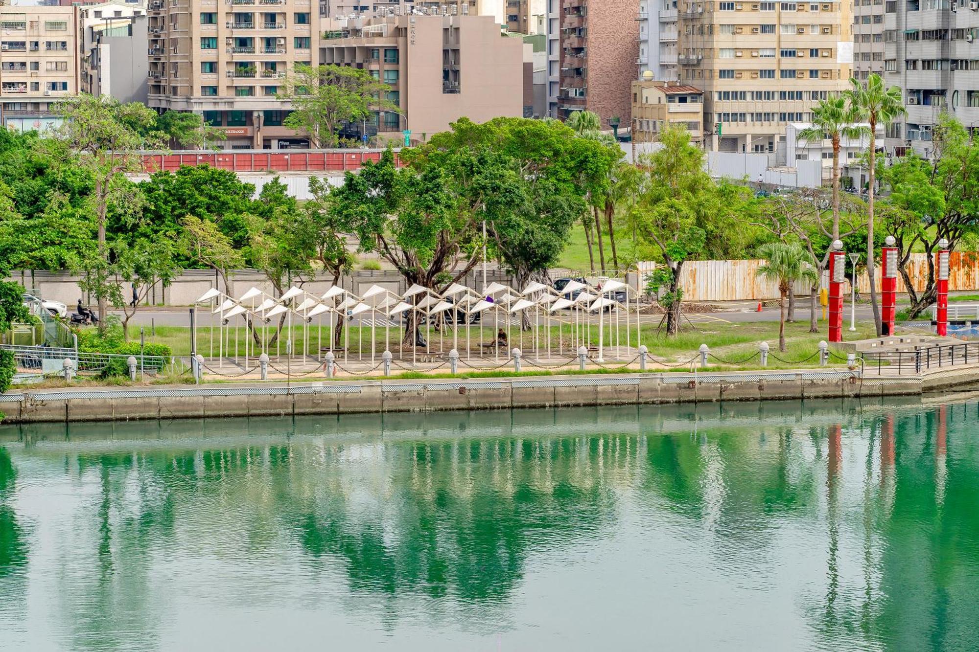 Check Inn Express Kaohsiung Love River Exterior foto