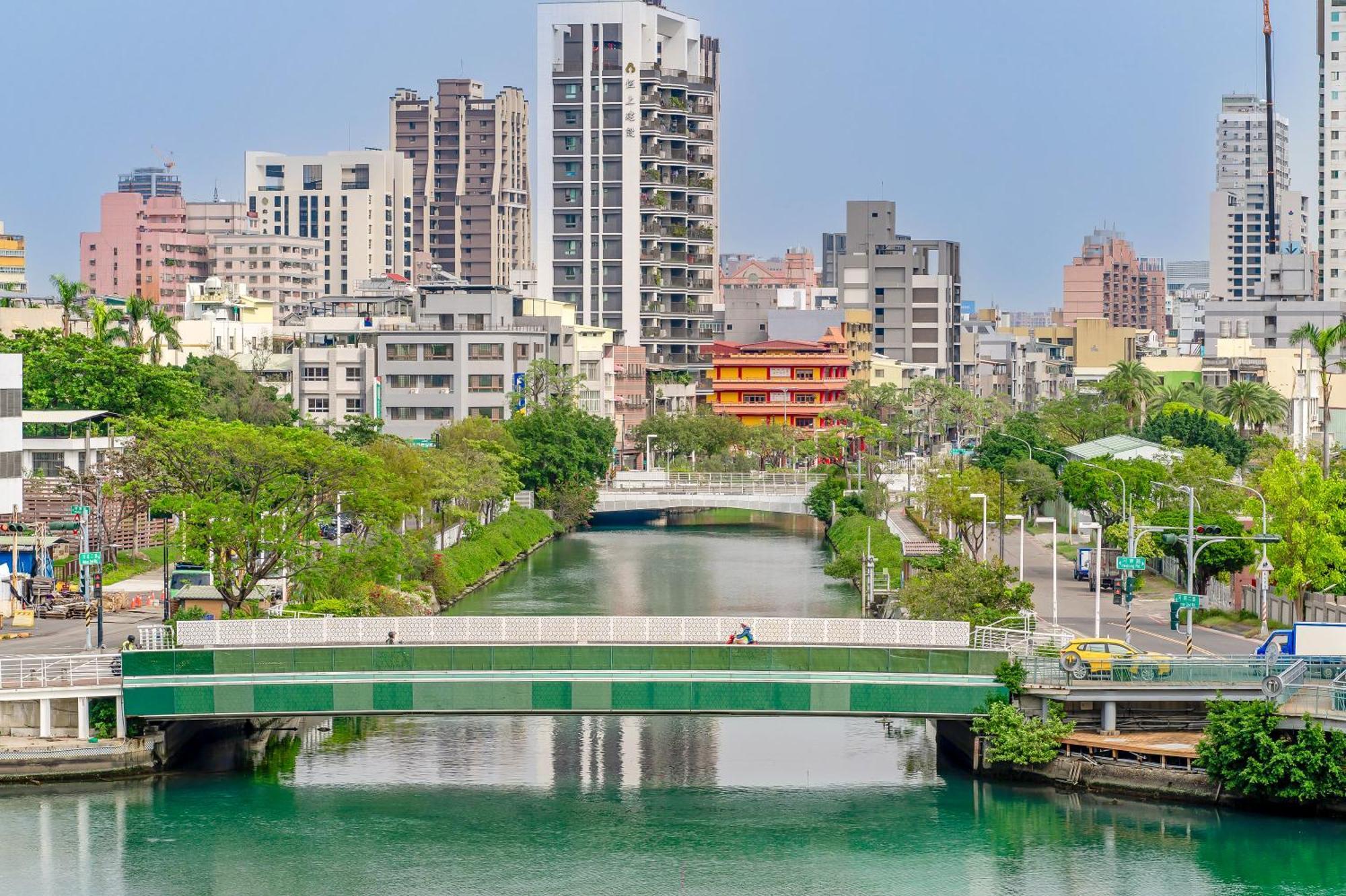 Check Inn Express Kaohsiung Love River Exterior foto
