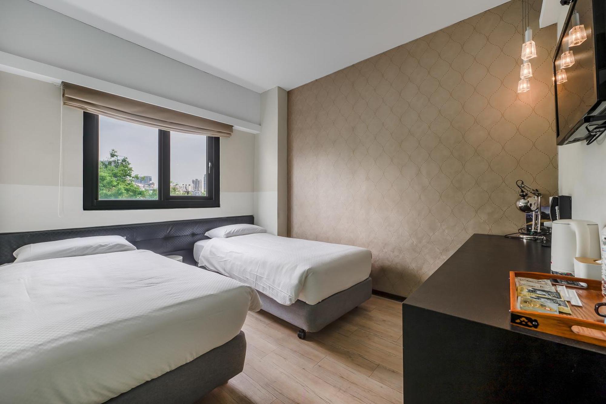 Check Inn Express Kaohsiung Love River Exterior foto