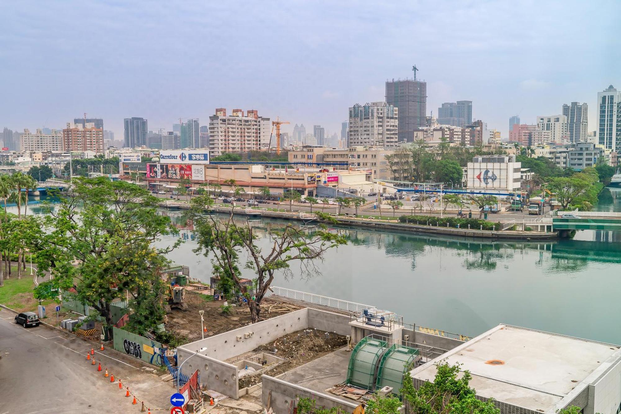 Check Inn Express Kaohsiung Love River Exterior foto